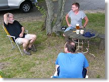 Vláďa OK1SVB, Pavel OK1DNZ a záda Ivana OK1PI