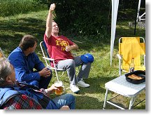 Pavilón je zbudován a hnedle je to jiné posezení