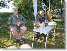 Bohoušek OK1PBB (na stolečku vyhlášená Bohušovice) a Láďa OK1FCR