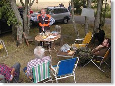 Před panváglem u zrenovovaného stolku