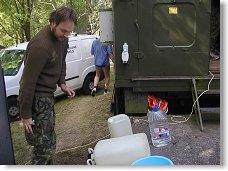 Honza OK1JD u naší polní umývárny