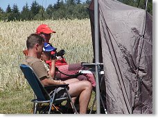 Z jedné strany mamka, z druhé taťka a Kuba coby operátor při PDM 70cm