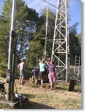 Sláva, magirus sedí ve třmenech