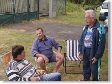 Ivan OK1PI v diskuzi s Bohouškem a Mílou