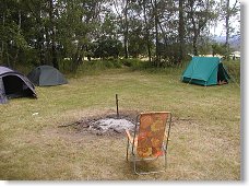 Ohniště po pátečním stejkování