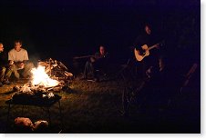 Noční posezení u ohýnku