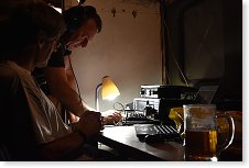 Ivan OK1PI s Martinem OK1CMA testují co umí nové rádio