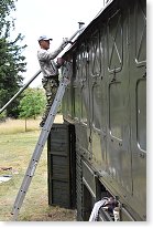 Lukáš ještě dotírá stříšku