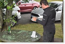 Marten strouhá křen do buřtguláše
