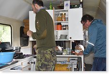 Honza alternuje, Pavel připravuje buřty do guláše