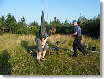 Slunečník se stále nedaří patřičně ukotvit