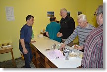 Láďa obsluhuje Vláďu OK1SVB