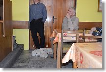 Vláďa poslouchá a jeho čtyřnohý kamarád si dává šlofíka