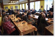 Pohled do zaplněného sálu