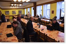 Sobotní ráno a sál se zaplňuje