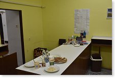 Bufet čeká na prvního zákazníka