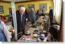 OK1DEU u prodejního stolu