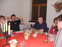 Pavel OK1DNZ předvádí v plné kráse dar od hodného Ježíška - representační tričko (konečně se dočkal :-)  )                                                                                                                    