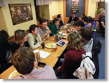 Moje XYL Iva, Hanka s Lukášem, Vlasta s Ivanem OK1PI a v čele stolu Martin OK1CMA