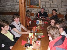 Zasedací pořádek jsme ale mírně upravili. Zvolili jsme systém dívky zvlášť - chlapci zvlášť. Nebyli jsme v tomto však až tak důslední                                                                                                                     