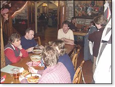 Někteří jedinci zůstali u osvědčených pokrmů, někteří badatelé zkoušeli ještě nevyzkoušené pochutiny