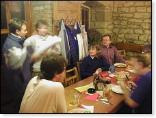 Právě tento čoud byl důvodem, proč musel Lukáš s Hankou odejít předčasně. No poté co jsme ještě neůnosně dlouho čekali na závěrečné vyůčtování to vypadá, že příště otestujeme nějakou jinou občerstvovnu......uvidíme