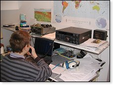 První hodinu závodu toho moc neudělal