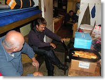 Venku prší, v panváglu je plno