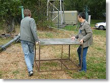 Při stavbě antén je nezbytný tento montážní stoleček