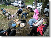 Závod začal, možnost oddechu pro support team