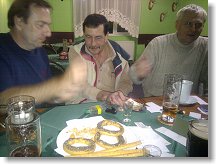 Testujeme rozličné pastičky, donesené Vláďou OK1SVB